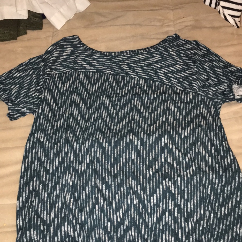 old navy shirt sleeve